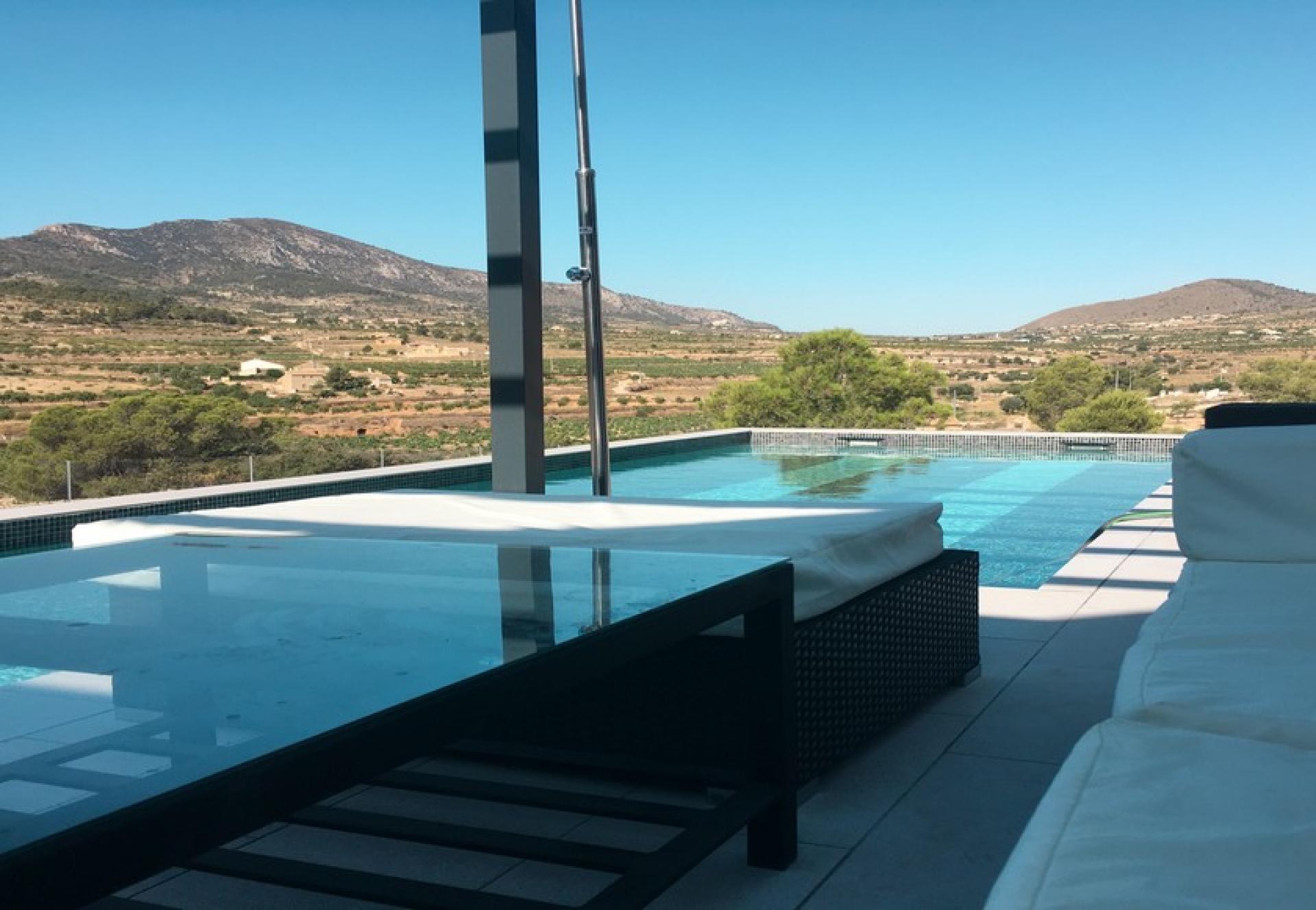 Modern Spanish villa in Hondon de las Nieves, Hondon valley in Medvilla Spanje