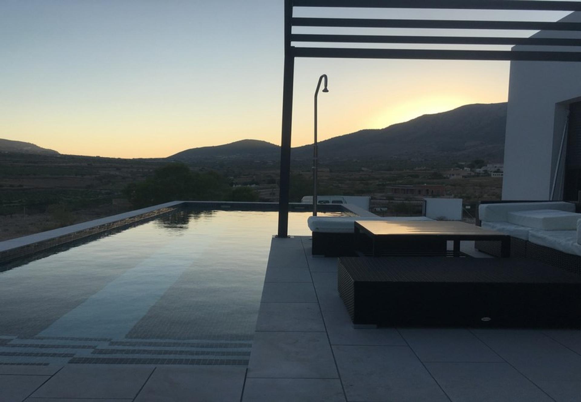 Modern Spanish villa in Hondon de las Nieves, Hondon valley in Medvilla Spanje