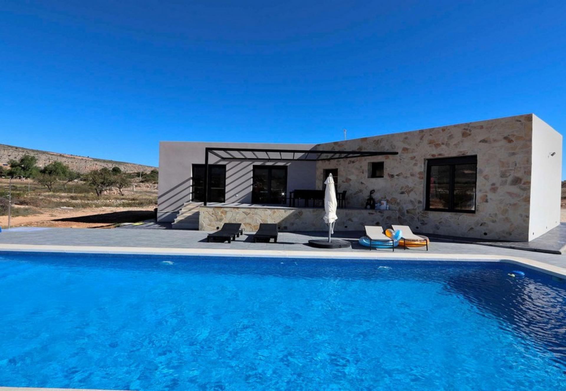 Modern Spanish villa in Hondon de las Nieves, Hondon valley in Medvilla Spanje