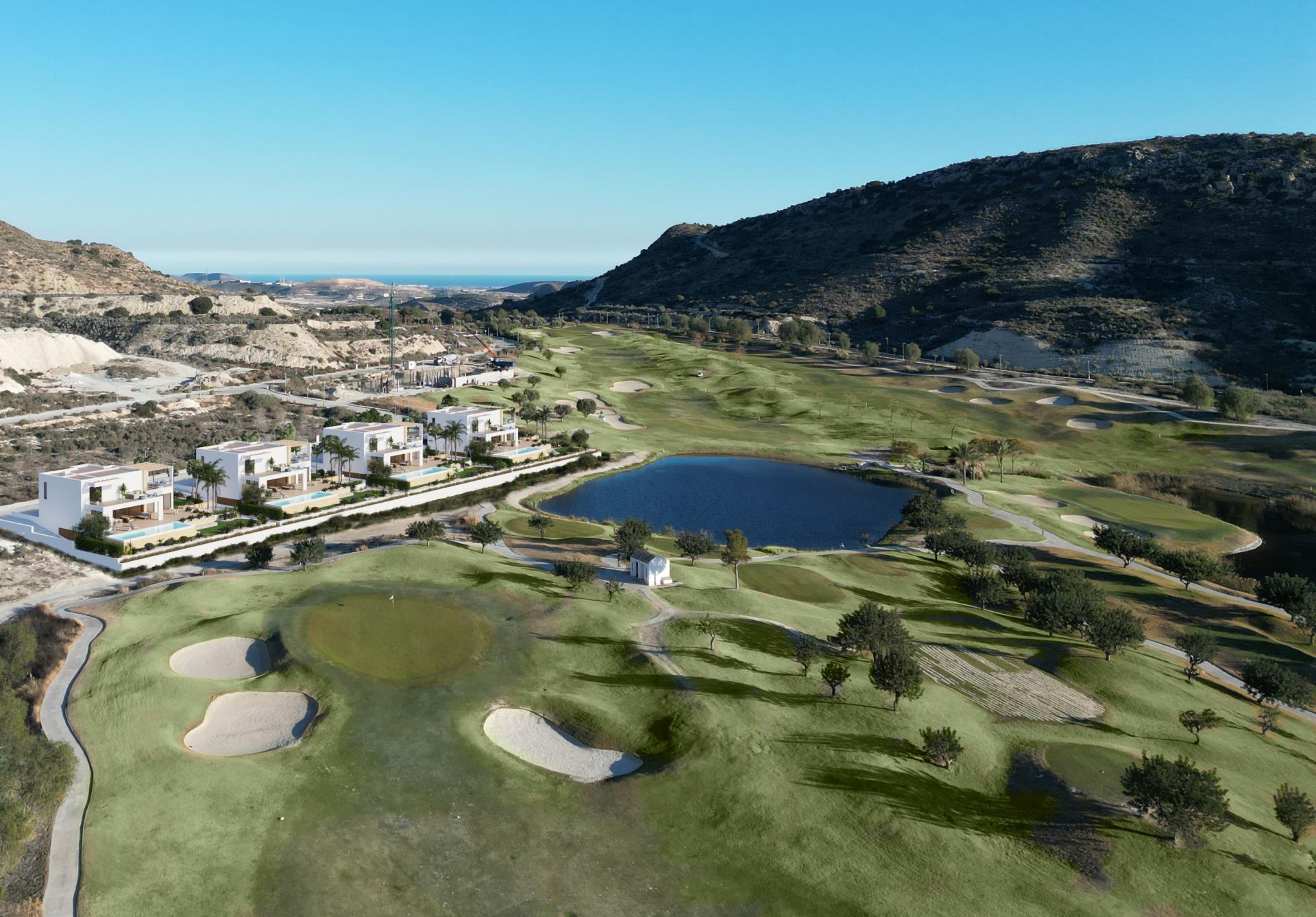 Unique villa on the golf resort Font del Llop, Alicante in Medvilla Spanje