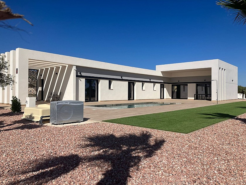 Luxury Three Bedroom Two Bathroom Villa in Pinoso in Medvilla Spanje