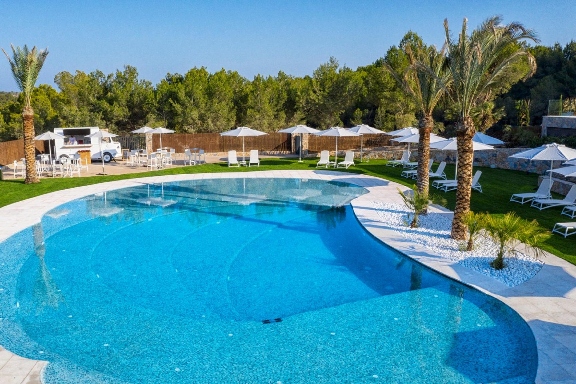 New contemporary modern villa at Las Colinas Golf & Country Club in Medvilla Spanje