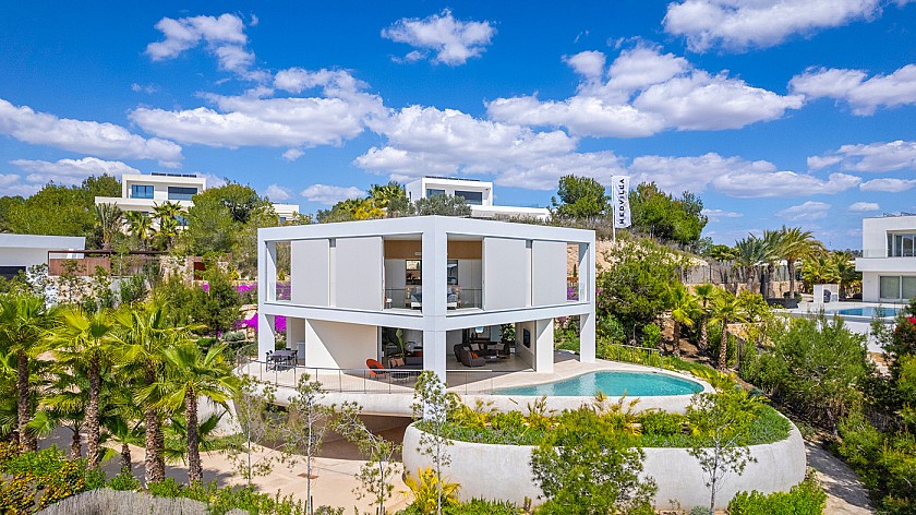 3 bedroom Villa with basement in Las Colinas Golf