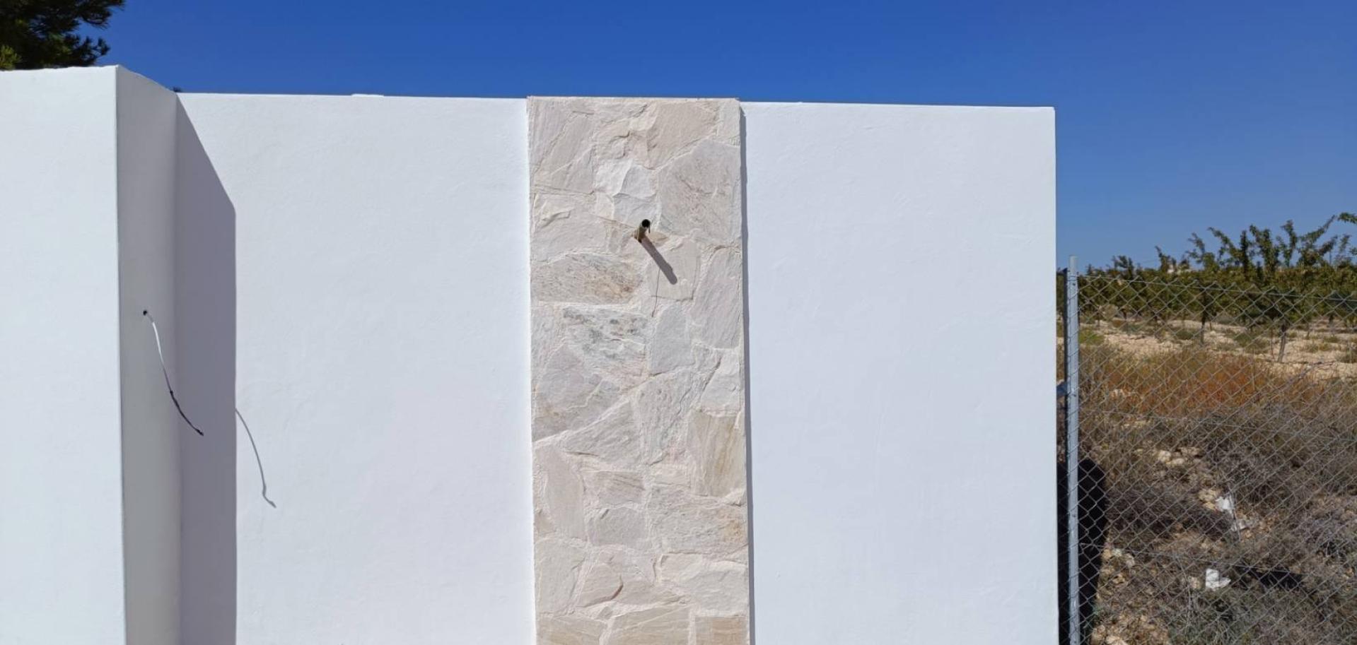 Detached villa with pool under construction in La Romana in Medvilla Spanje