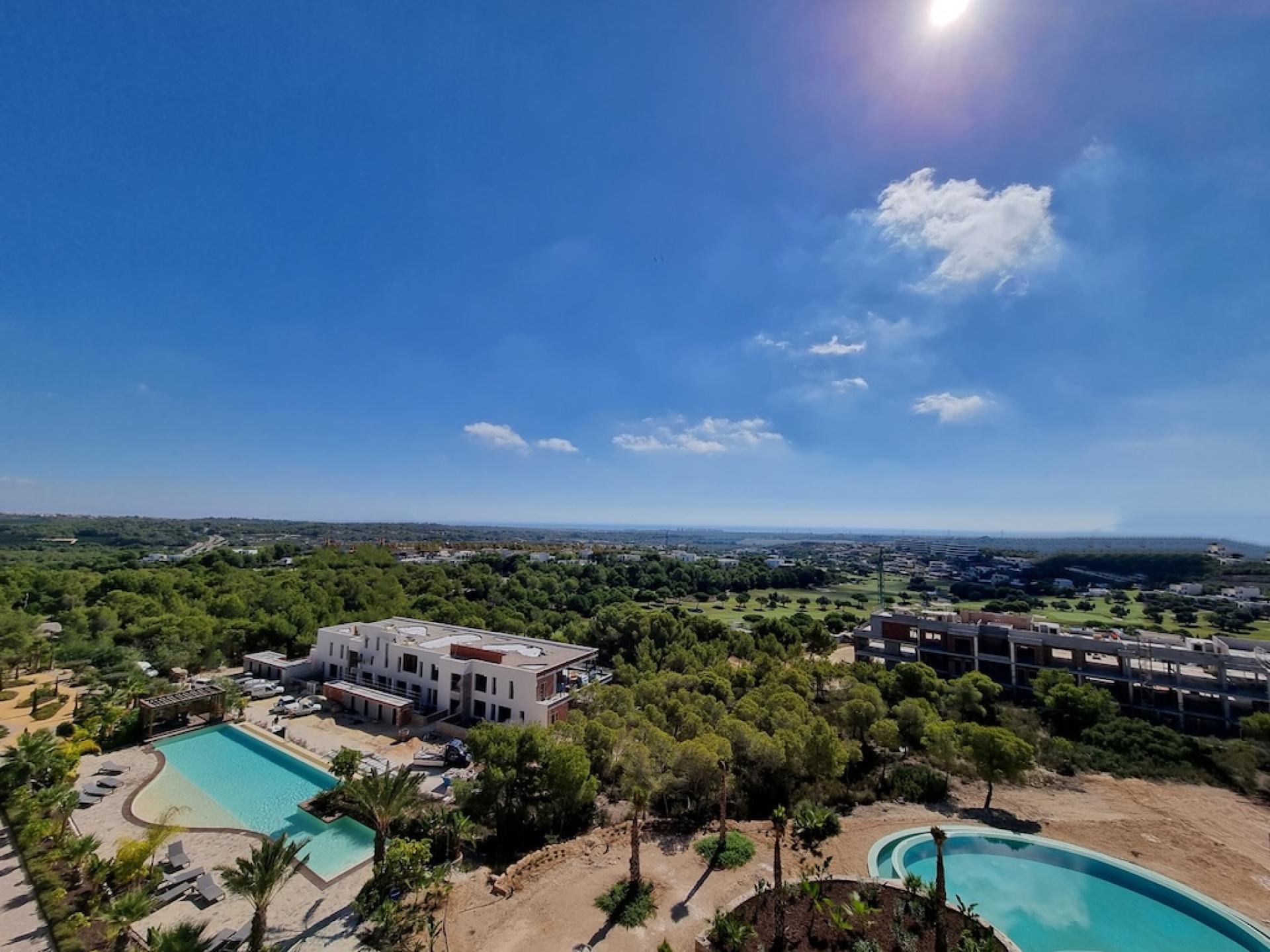 3 bedroom Apartments - solarium in Las Colinas Golf in Medvilla Spanje
