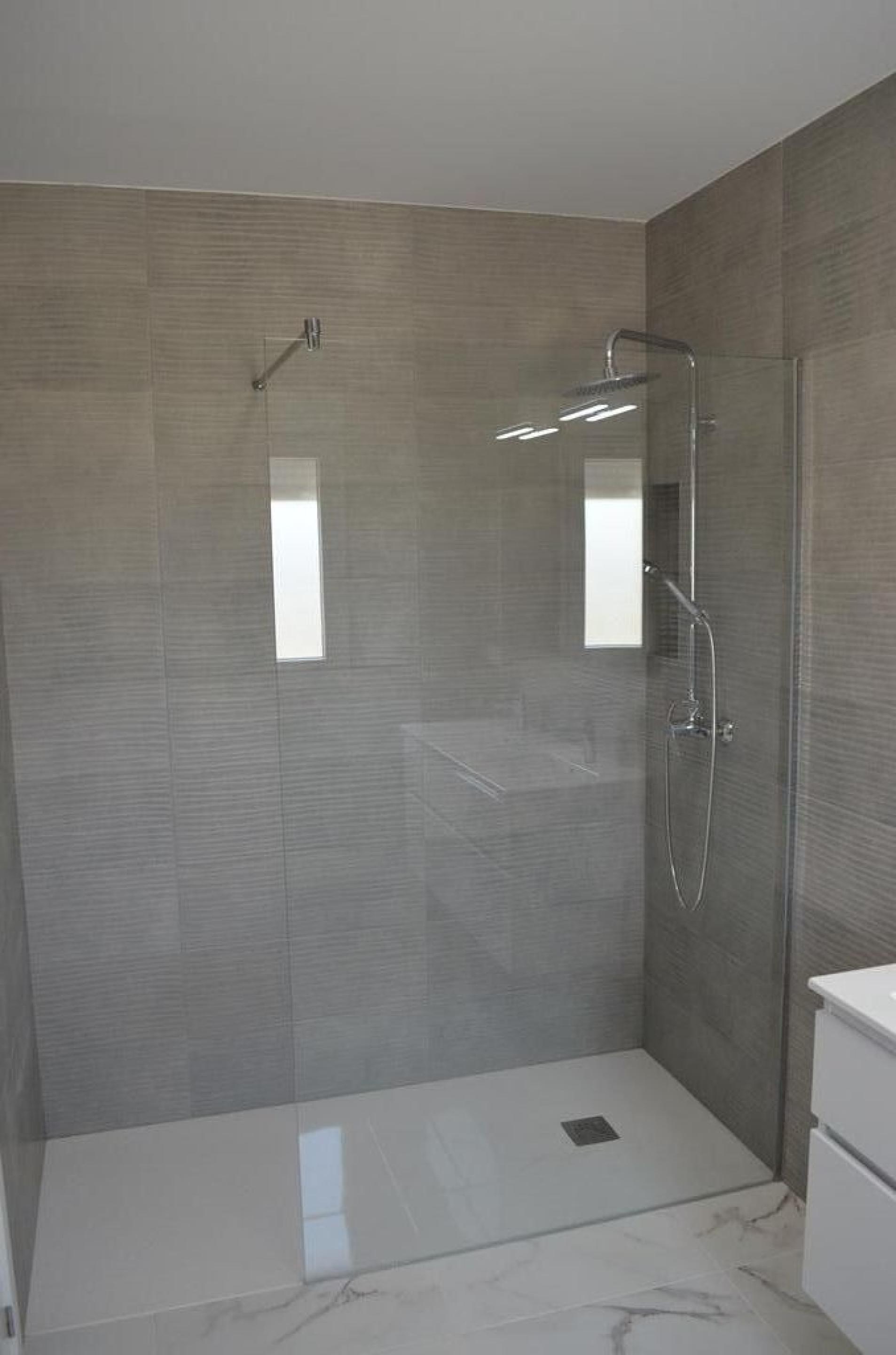 Luxury New Villas with Pool inc. land, licences & legalities in Alicante, Pinoso in Medvilla Spanje