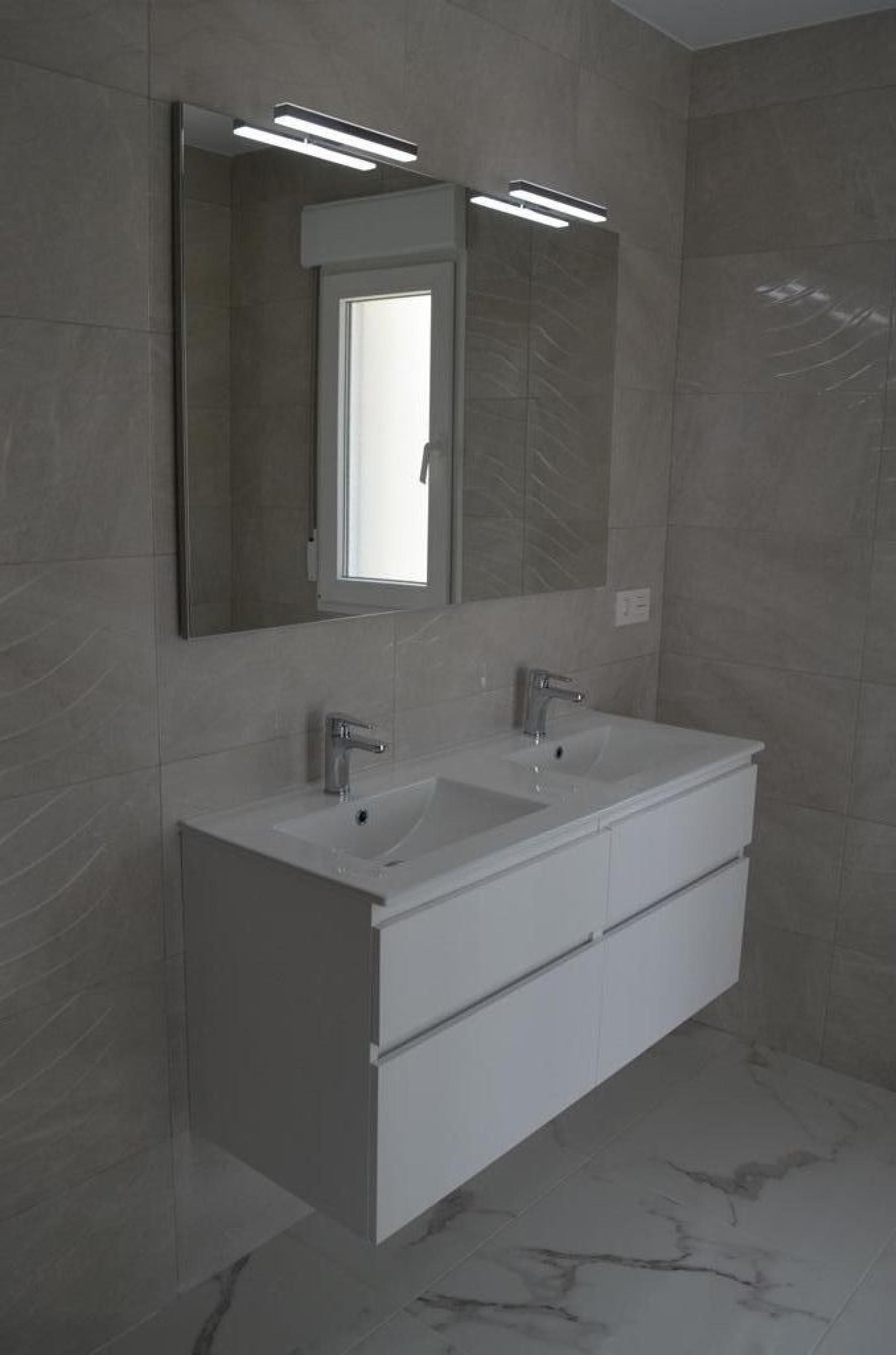 Luxury New Villas with Pool inc. land, licences & legalities in Alicante, Pinoso in Medvilla Spanje