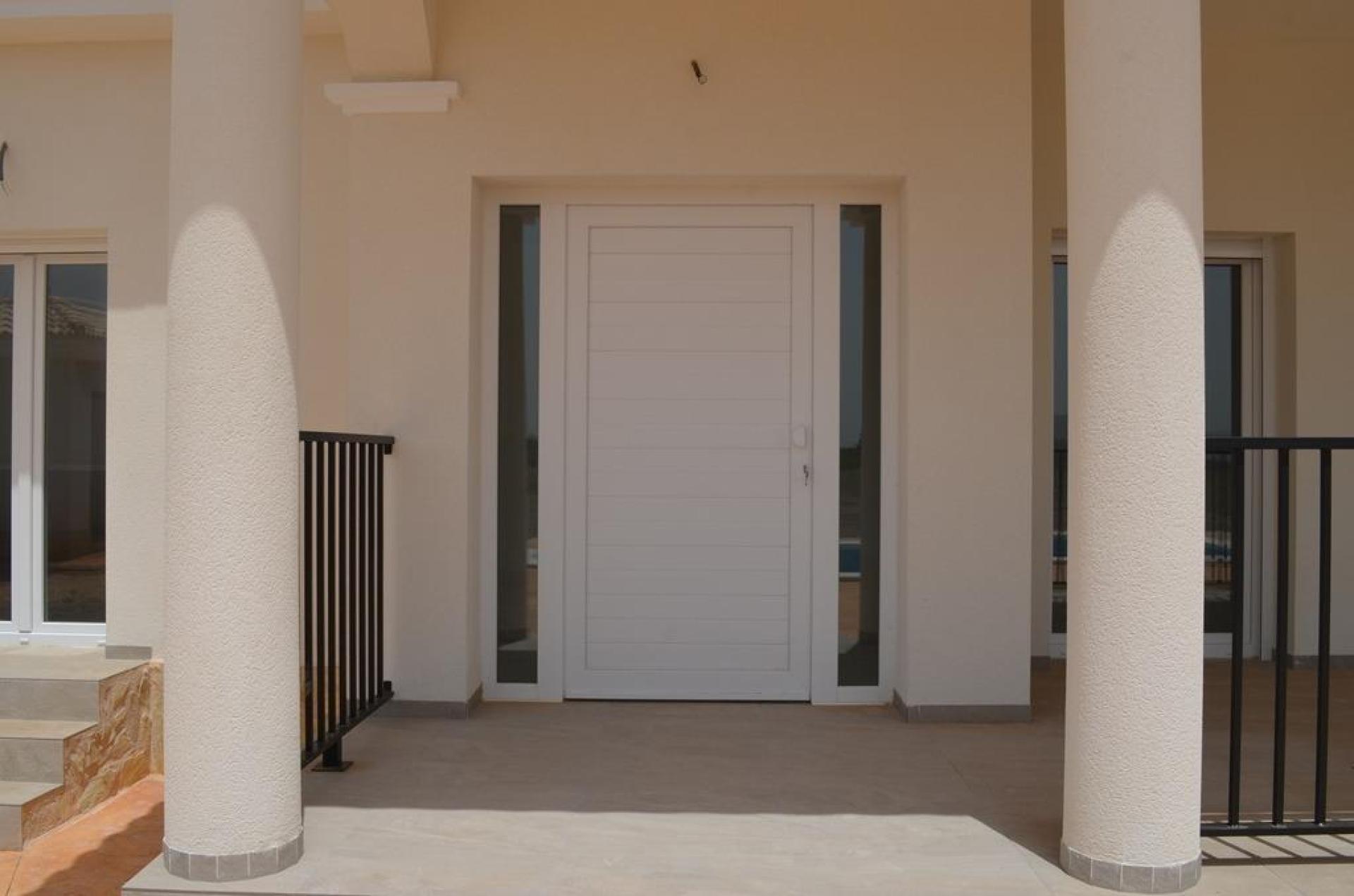 Luxury New Villas with Pool inc. land, licences & legalities in Alicante, Pinoso in Medvilla Spanje