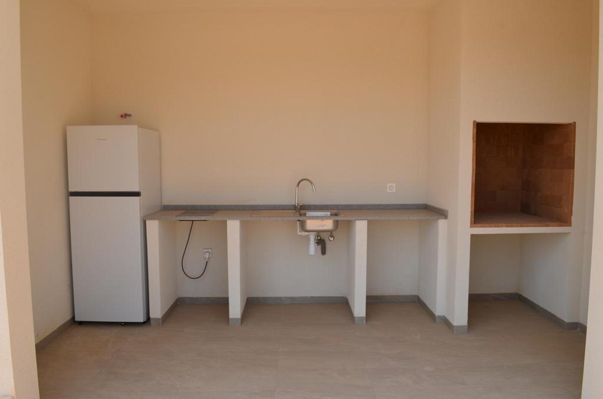 Luxury New Villas with Pool inc. land, licences & legalities in Alicante, Pinoso in Medvilla Spanje