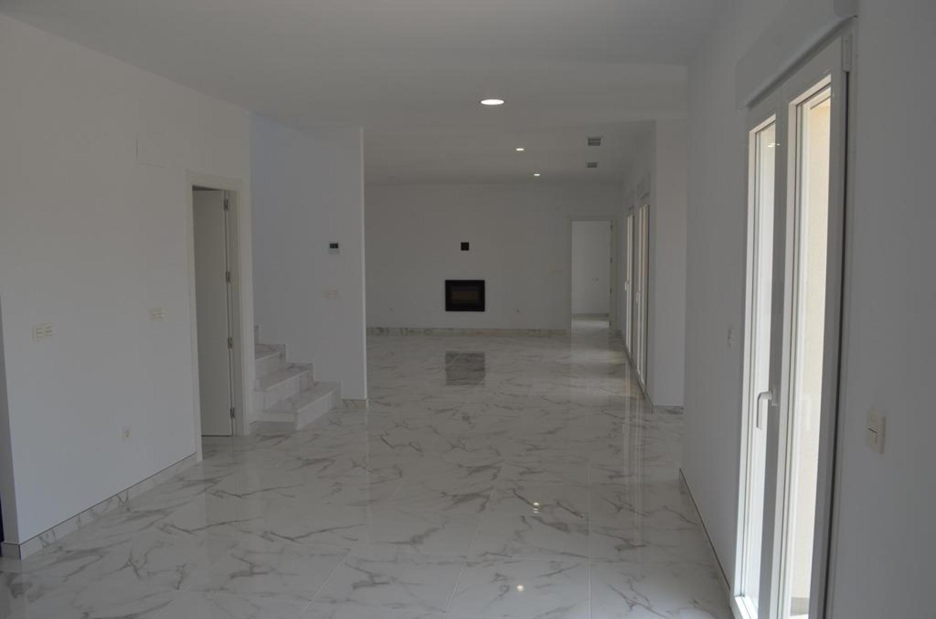 Luxury New Villas with Pool inc. land, licences & legalities in Alicante, Pinoso in Medvilla Spanje