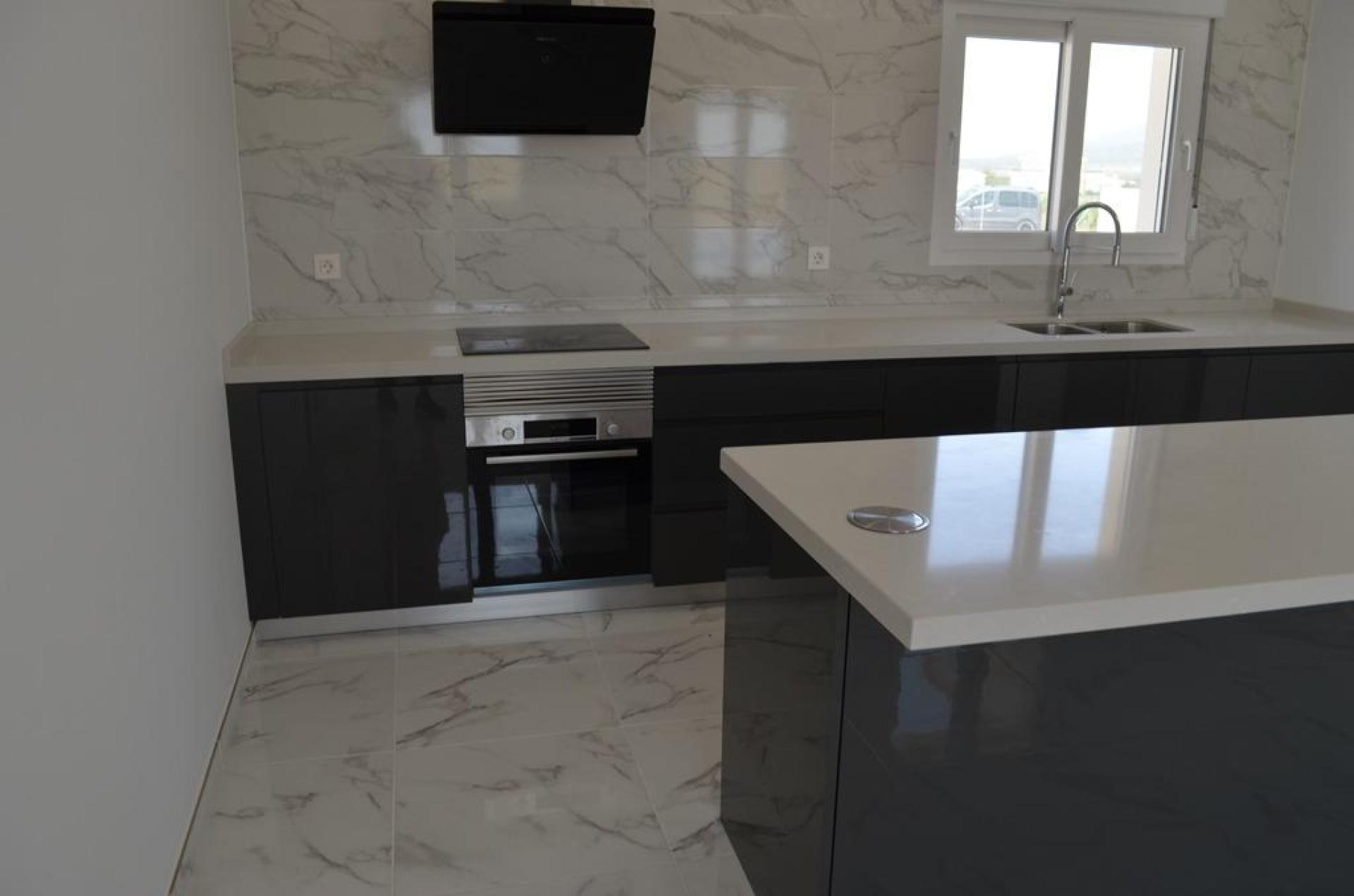 Luxury New Villas with Pool inc. land, licences & legalities in Alicante, Pinoso in Medvilla Spanje