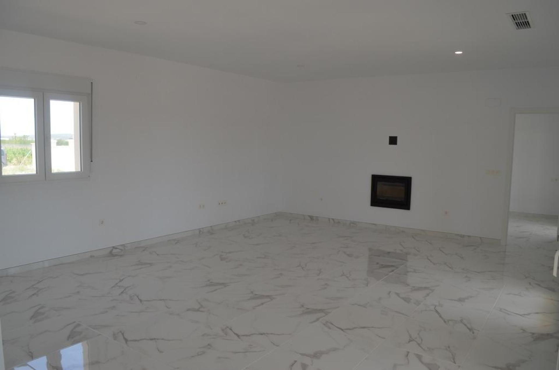 Luxury New Villas with Pool inc. land, licences & legalities in Alicante, Pinoso in Medvilla Spanje