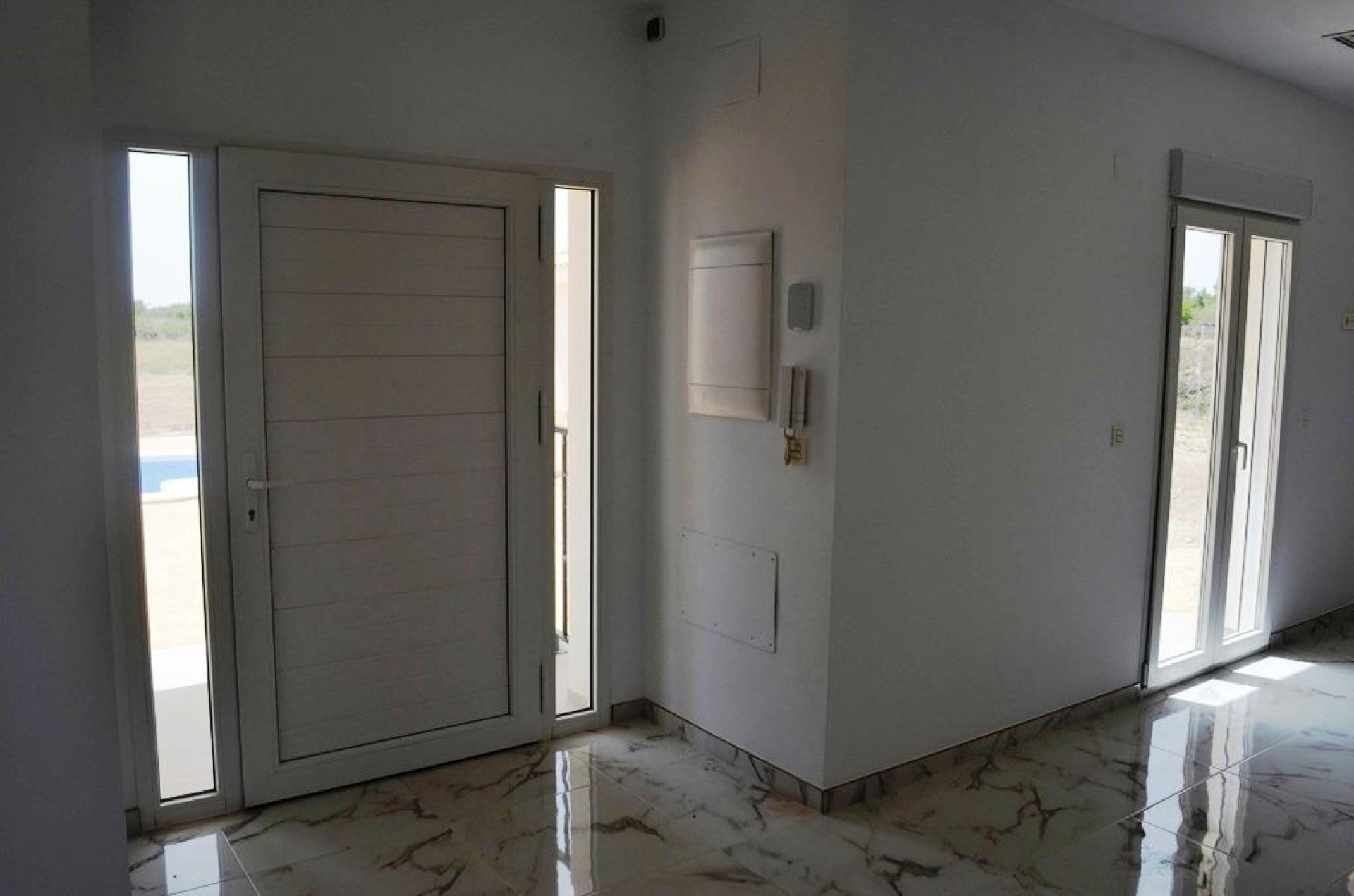 Luxury New Villas with Pool inc. land, licences & legalities in Alicante, Pinoso in Medvilla Spanje