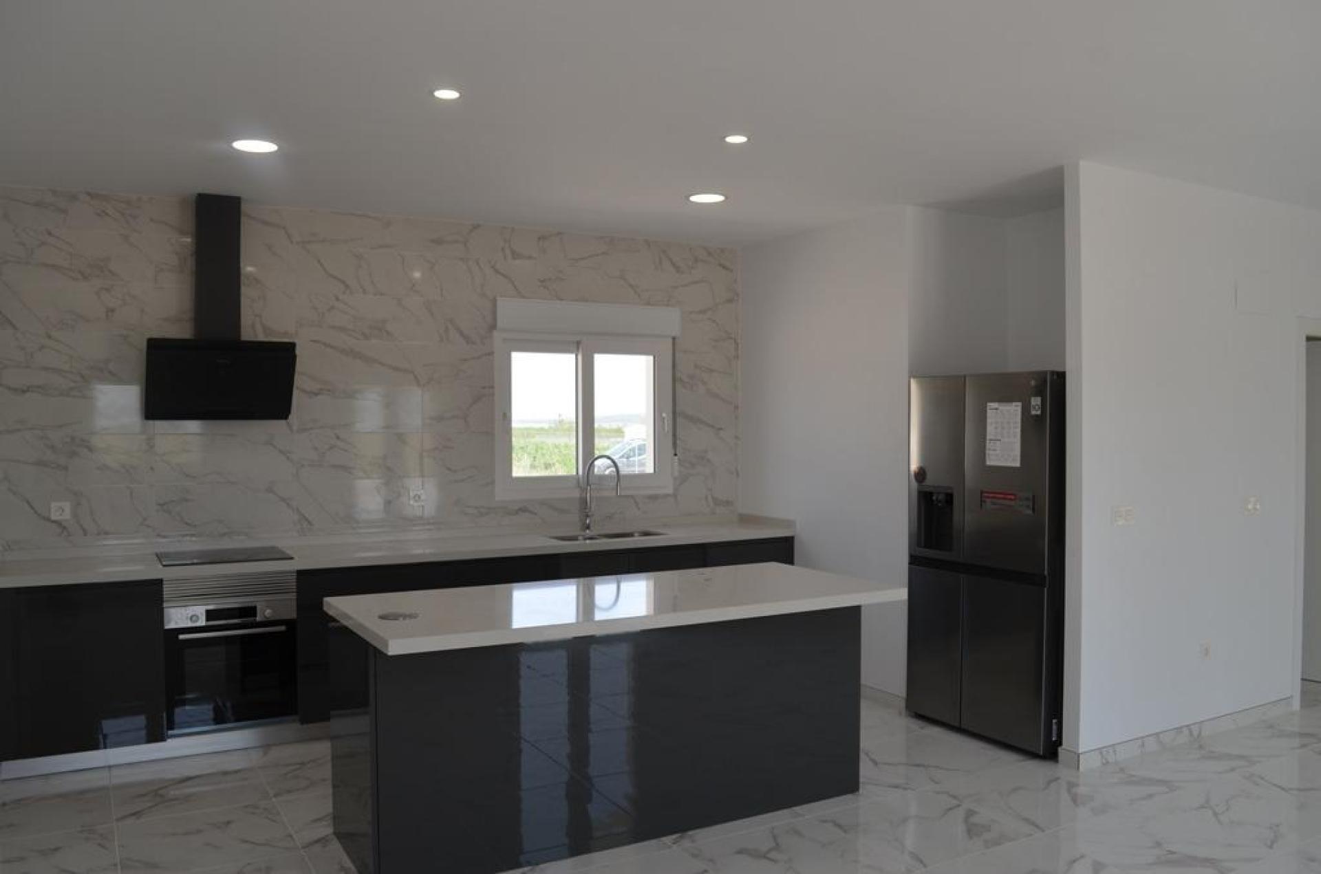 Luxury New Villas with Pool inc. land, licences & legalities in Alicante, Pinoso in Medvilla Spanje
