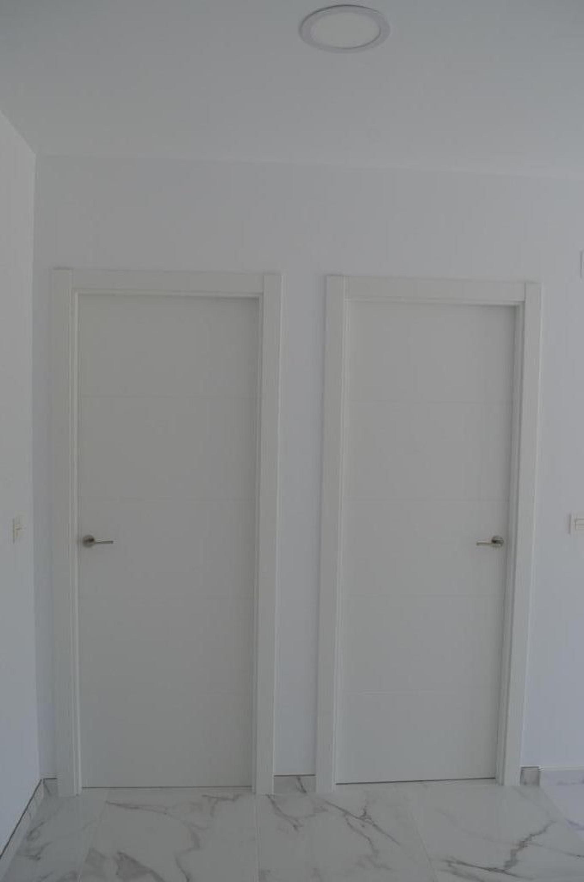 Luxury New Villas with Pool inc. land, licences & legalities in Alicante, Pinoso in Medvilla Spanje