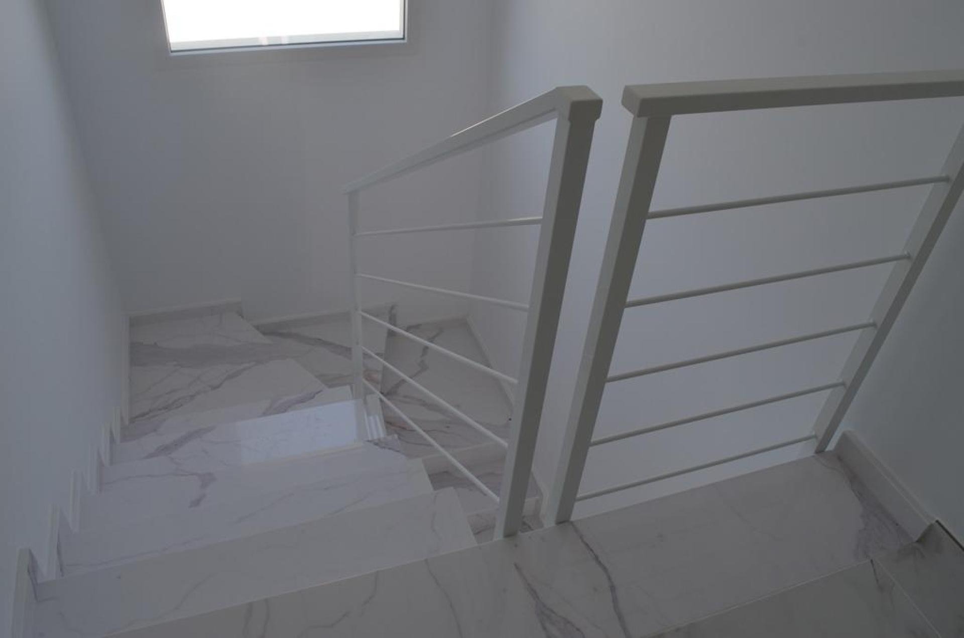 Luxury New Villas with Pool inc. land, licences & legalities in Alicante, Pinoso in Medvilla Spanje