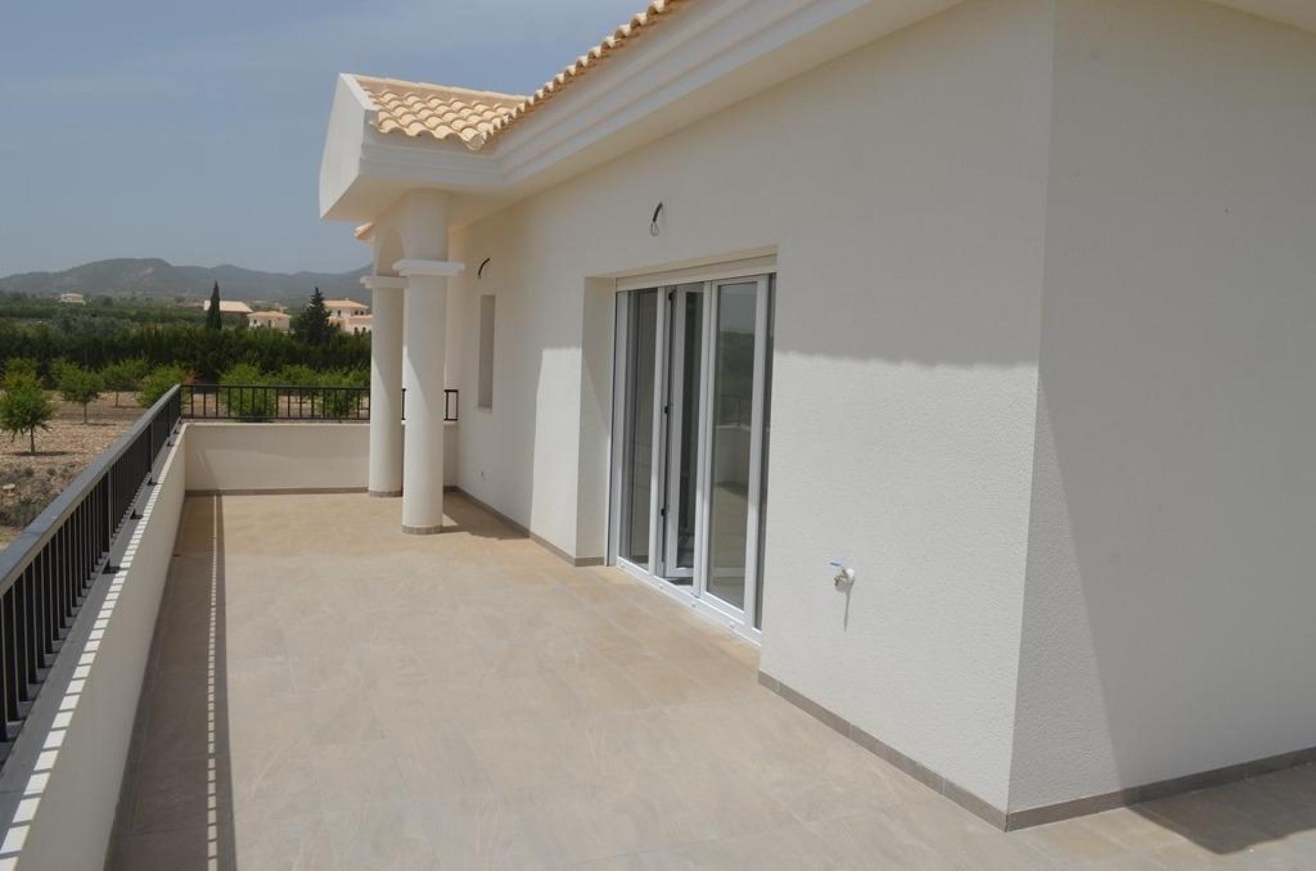 Luxury New Villas with Pool inc. land, licences & legalities in Alicante, Pinoso in Medvilla Spanje