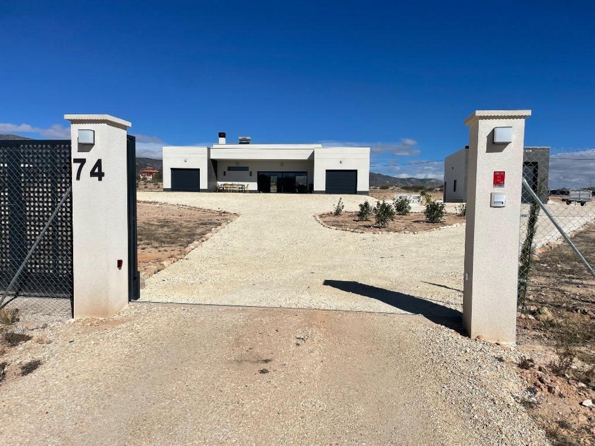 Modern New Build Villa near Pinoso, Alicante in Medvilla Spanje