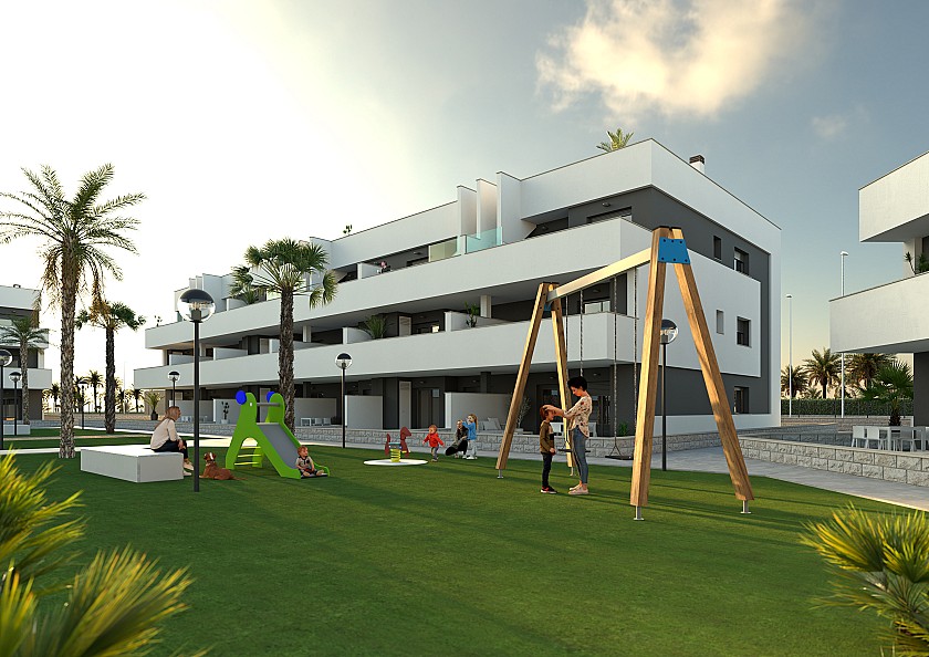 3 bedroom Apartment with garden in El Raso