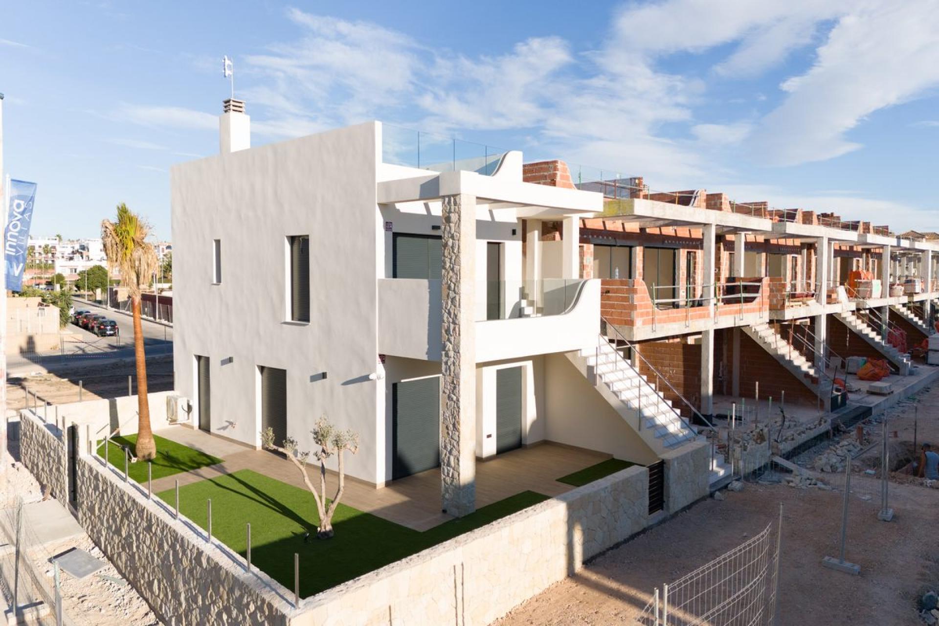 2 bedroom Apartments - solarium in Punta Prima - Orihuela Costa in Medvilla Spanje