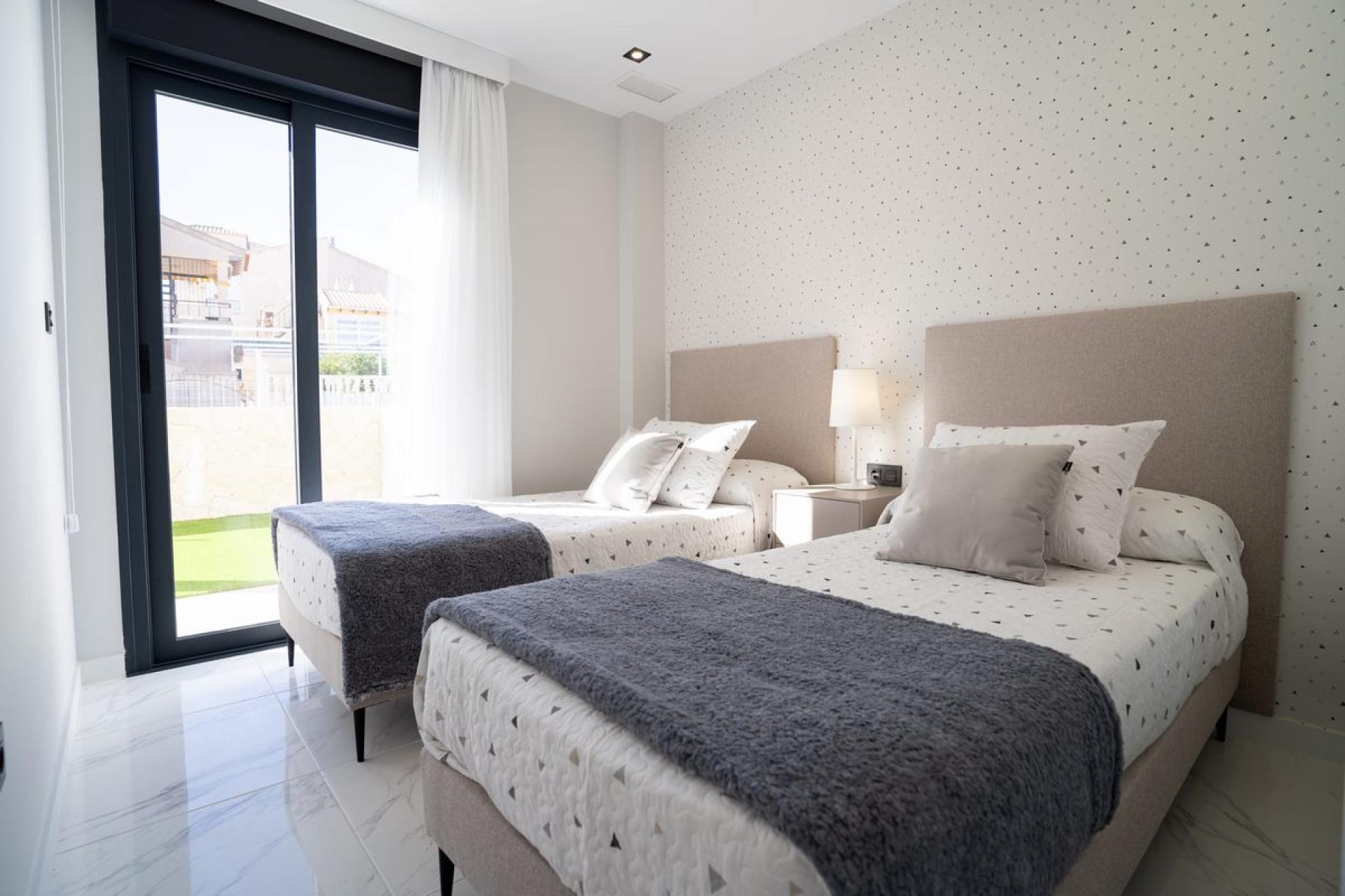 2 bedroom Apartments - solarium in Punta Prima - Orihuela Costa in Medvilla Spanje
