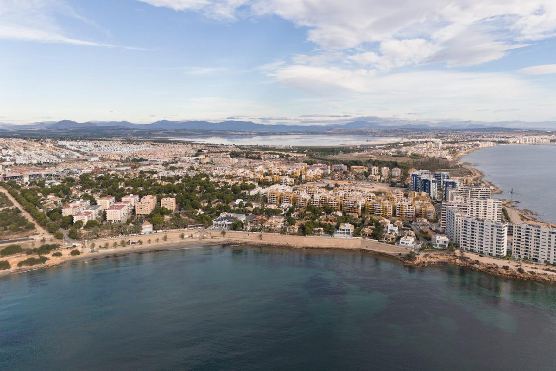 2 bedroom Apartments - solarium in Punta Prima - Orihuela Costa in Medvilla Spanje