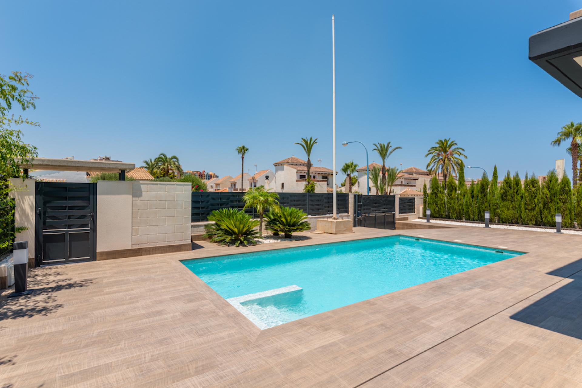 4 bedroom Villa in La Manga Del Mar Menor in Medvilla Spanje