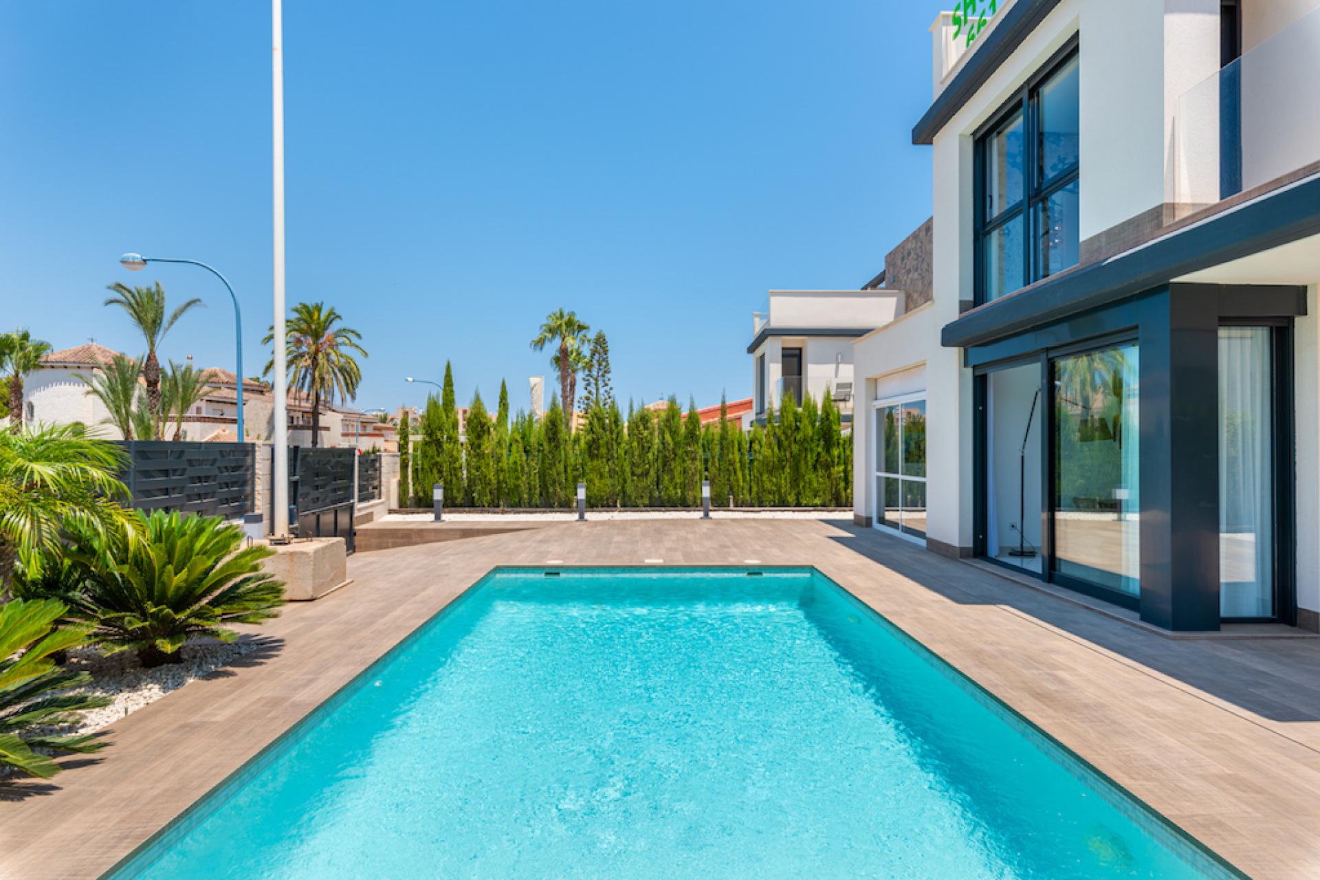 4 bedroom Villa in La Manga Del Mar Menor in Medvilla Spanje