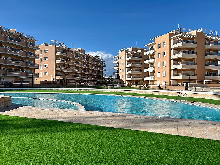 3 bedroom Apartment with terrace in El Raso in Medvilla Spanje