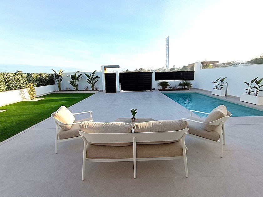3 bedroom Villa with basement in Benijòfar in Medvilla Spanje