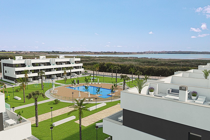 2 bedroom Apartment with garden in El Raso in Medvilla Spanje
