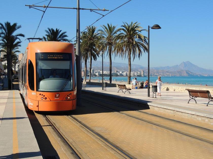 Free tram ride along the Costa Blanca in Medvilla Spanje