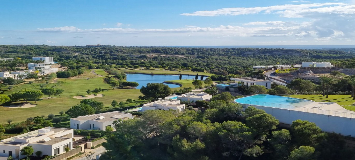 Exceptional living on a magnificent golf resort Medvilla Spanje