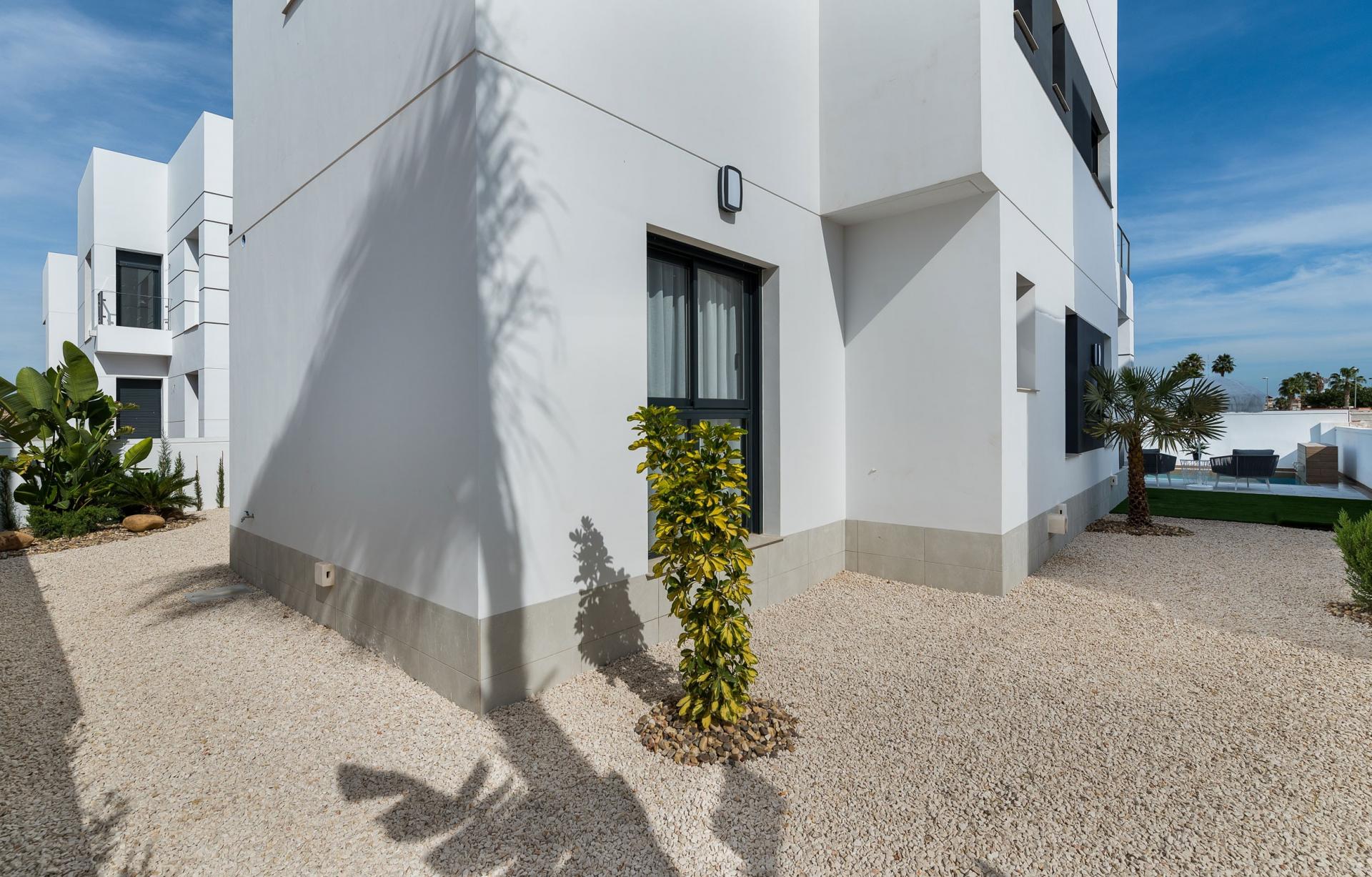 Modern villa for sale in Los Alcazares, Costa Calida in Medvilla Spanje