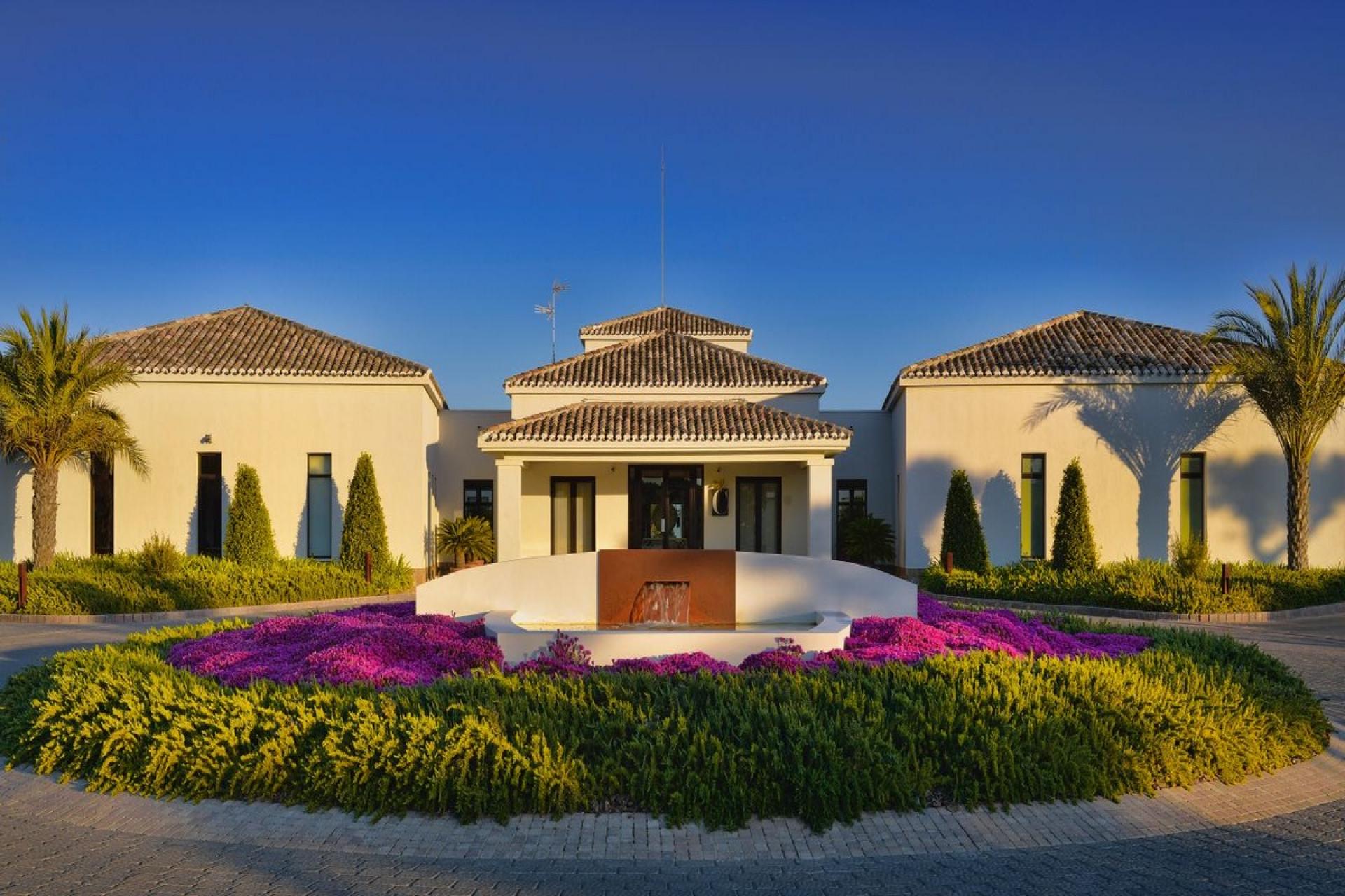 New contemporary modern villa at Las Colinas Golf & Country Club in Medvilla Spanje