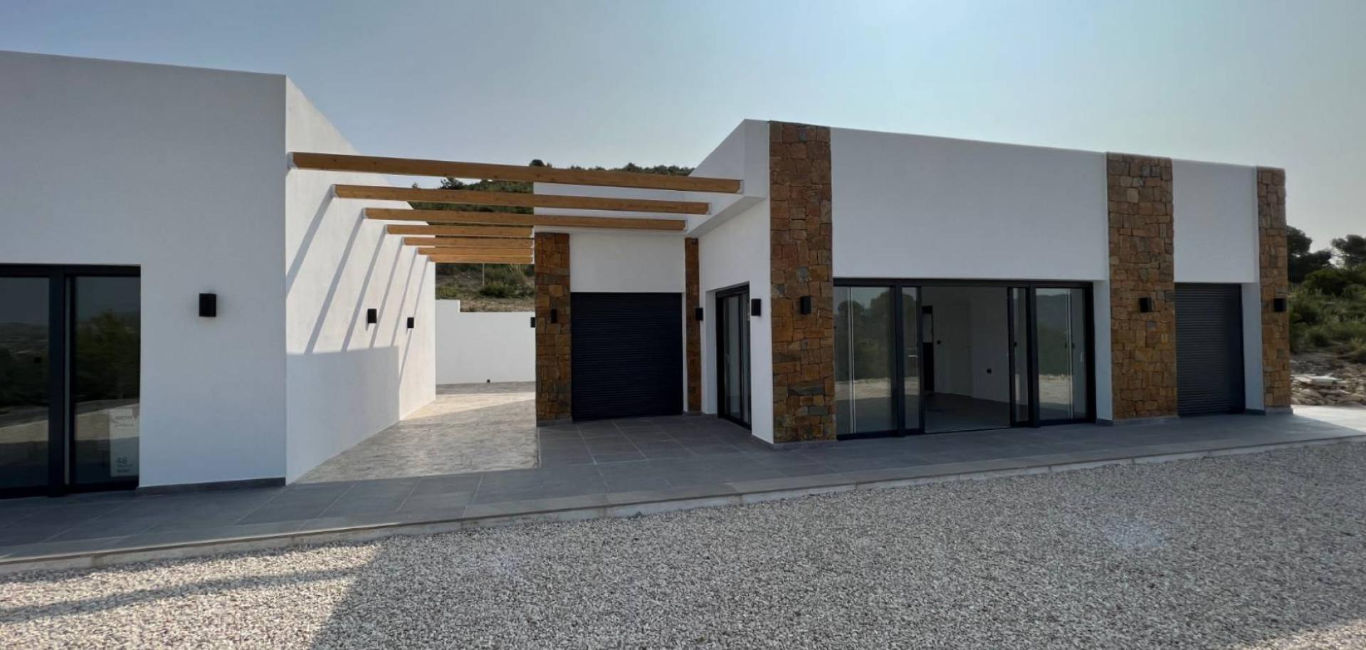 Detached villa with pool under construction in La Romana in Medvilla Spanje