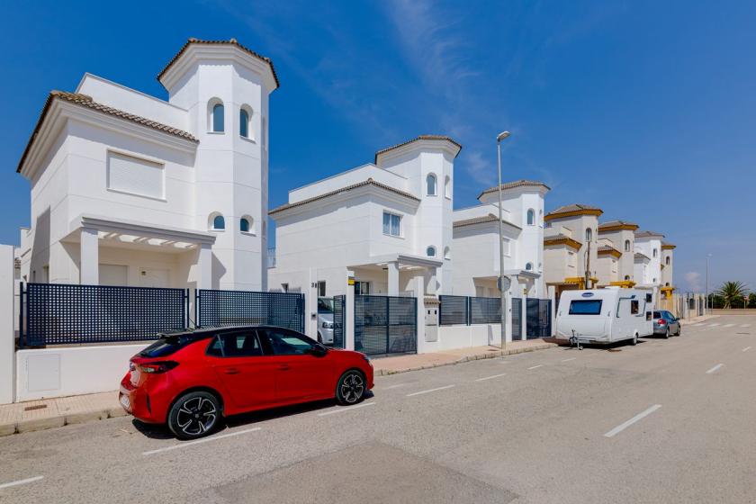Semi-detached villas with 3 bedrooms in San Fulgencio, Alicante in Medvilla Spanje