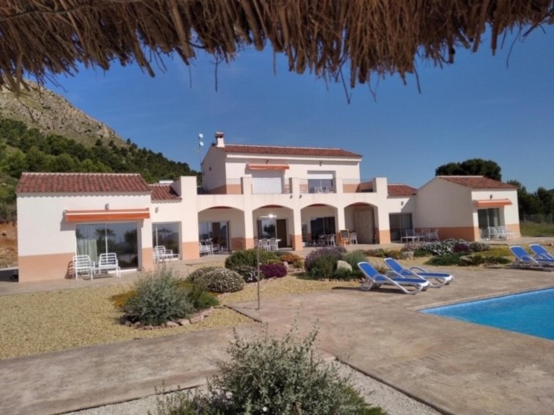 6 bedroom Villa in Alicante - New build in Medvilla Spanje