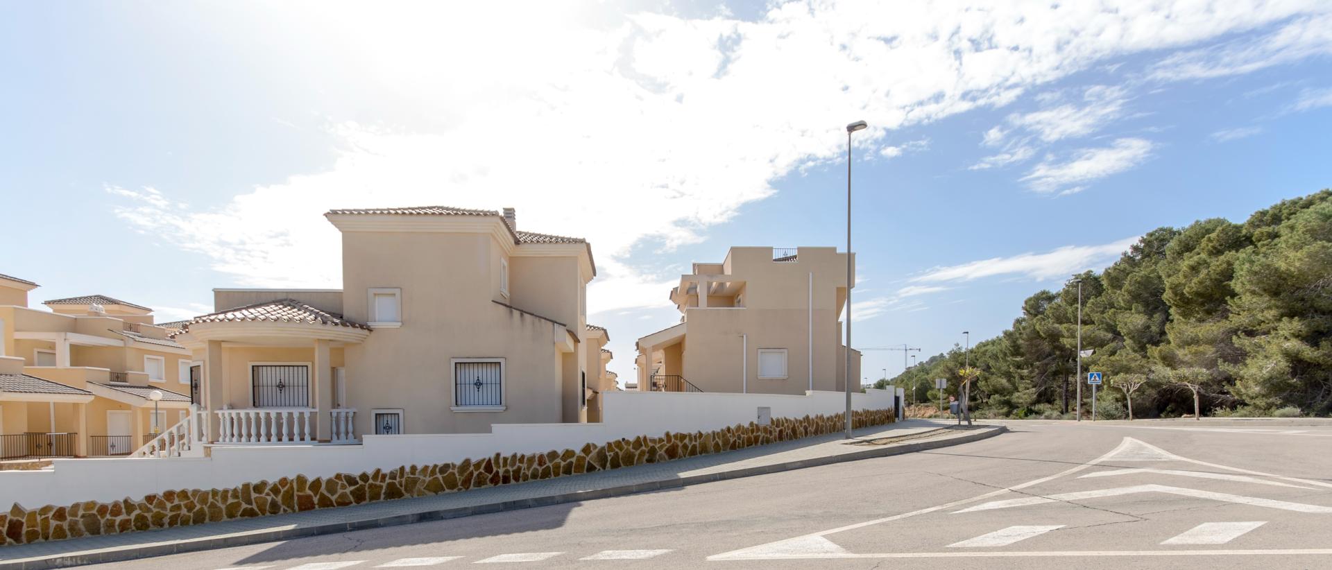 Semi-detached villas in San Miguel de Salinas in Medvilla Spanje