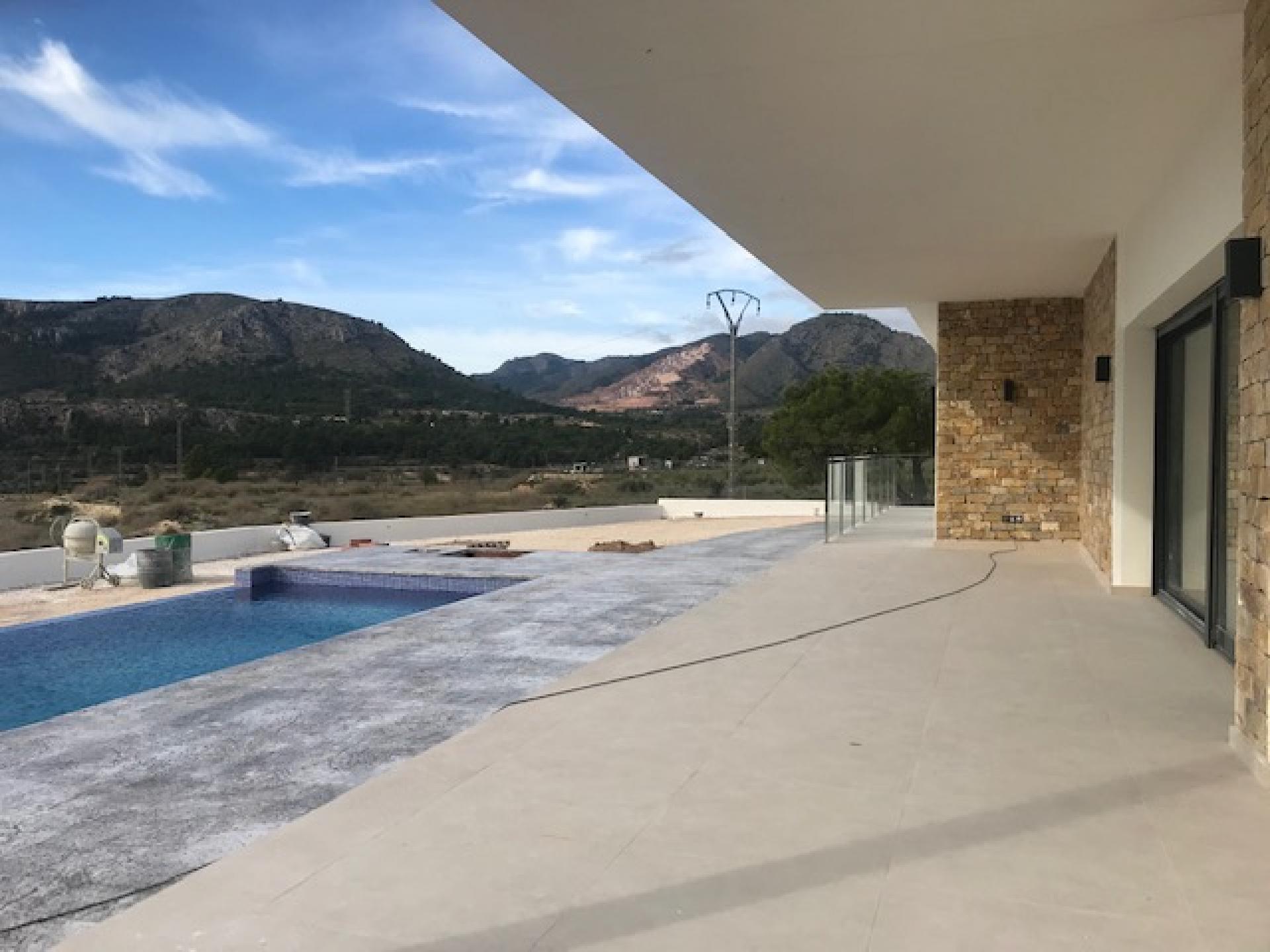New villa in La Romana, inland Alicante in Medvilla Spanje
